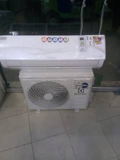 Electrolux 1.5 ton DC inverter heat and cool all okay no fault
