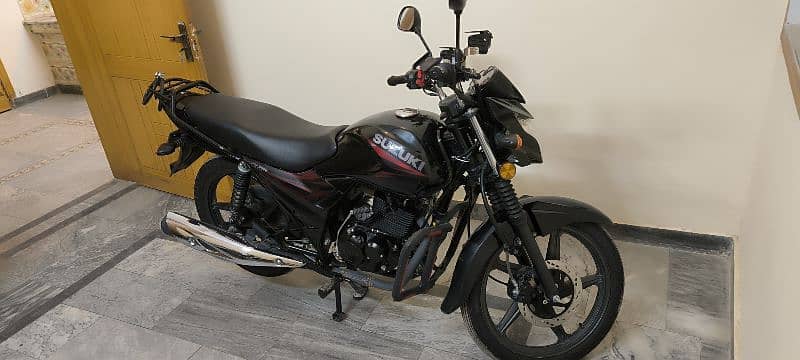 Suzuki GR150 black low mileage,almost new condition 4