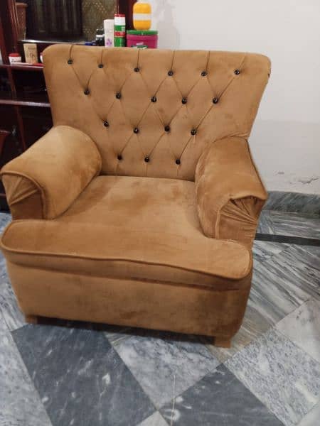 5 seater sofa set used less than 1 year and just like new 1