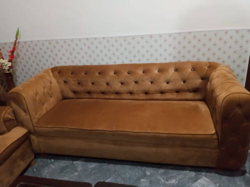 5 seater sofa set used less than 1 year and just like new 2