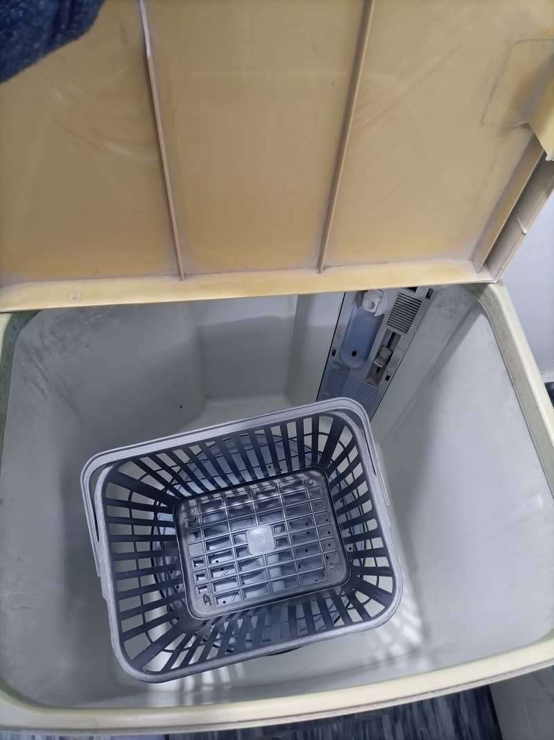 Home used Washing machine for urgent sale 1