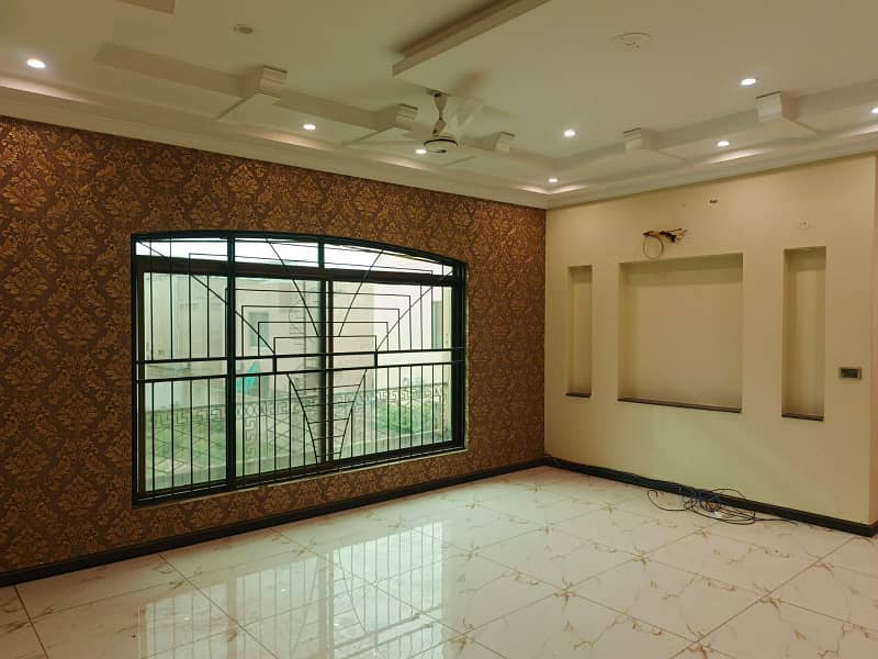 One Kanal Luxurious House With Basement Available For Rent At Prime Location Of DHA Phase 05 26