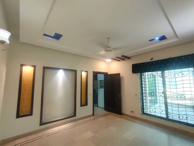 10 Marla Facing Park House Available On Rent At Prime Location Of DHA Phase 05, Lahore. 0