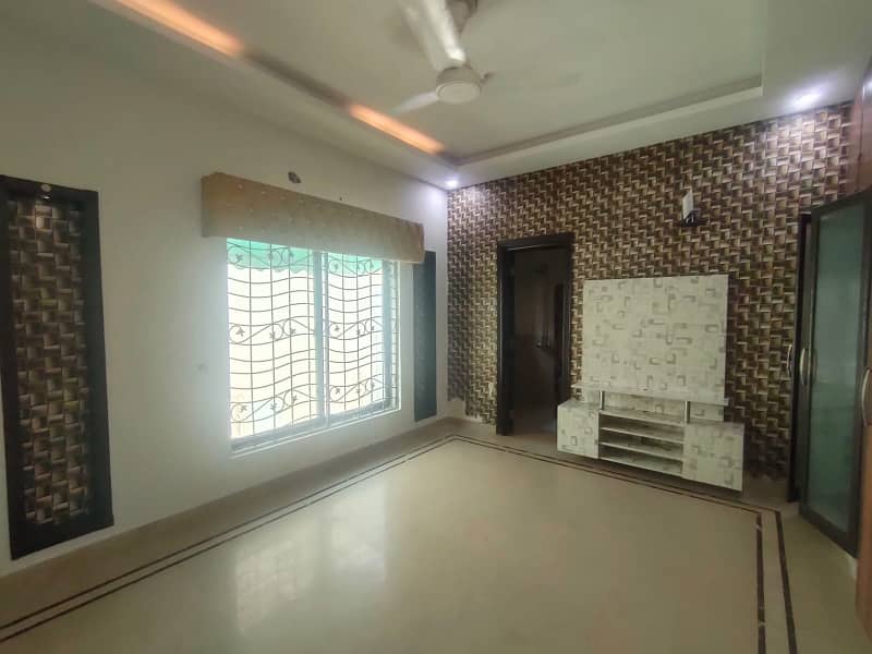 10 Marla Facing Park House Available On Rent At Prime Location Of DHA Phase 05, Lahore. 7