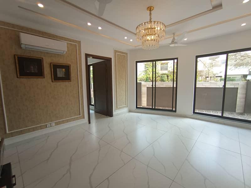 10 Marla slightly used house available on rent at prime location of DHA phase 06,block A, Lahore 3