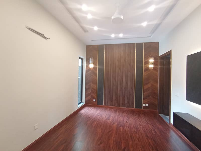 10 Marla slightly used house available on rent at prime location of DHA phase 06,block A, Lahore 5