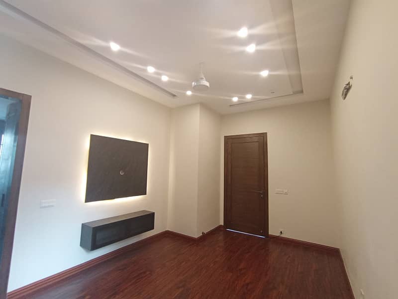 10 Marla slightly used house available on rent at prime location of DHA phase 06,block A, Lahore 7