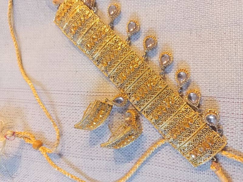 Golden jewellery set 1