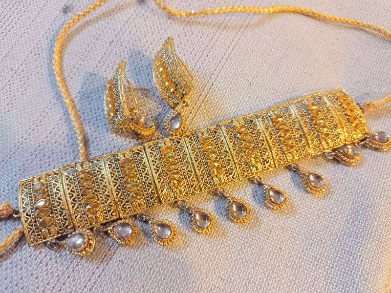 Golden jewellery set 3