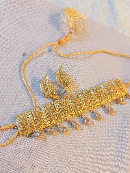 Golden jewellery set 4