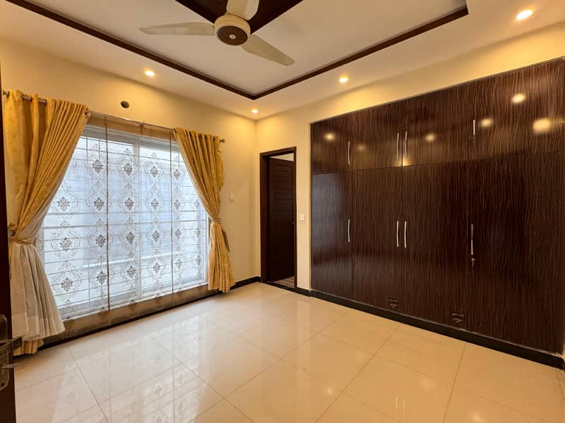 9 Marla most beautiful brand new upper portion for rent in Bahria Town Lahore 1