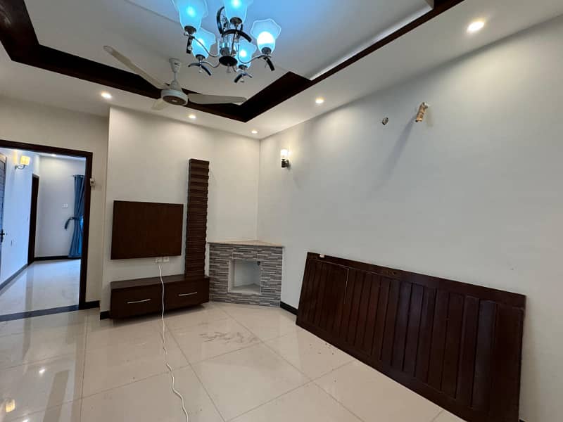 9 Marla most beautiful brand new upper portion for rent in Bahria Town Lahore 4