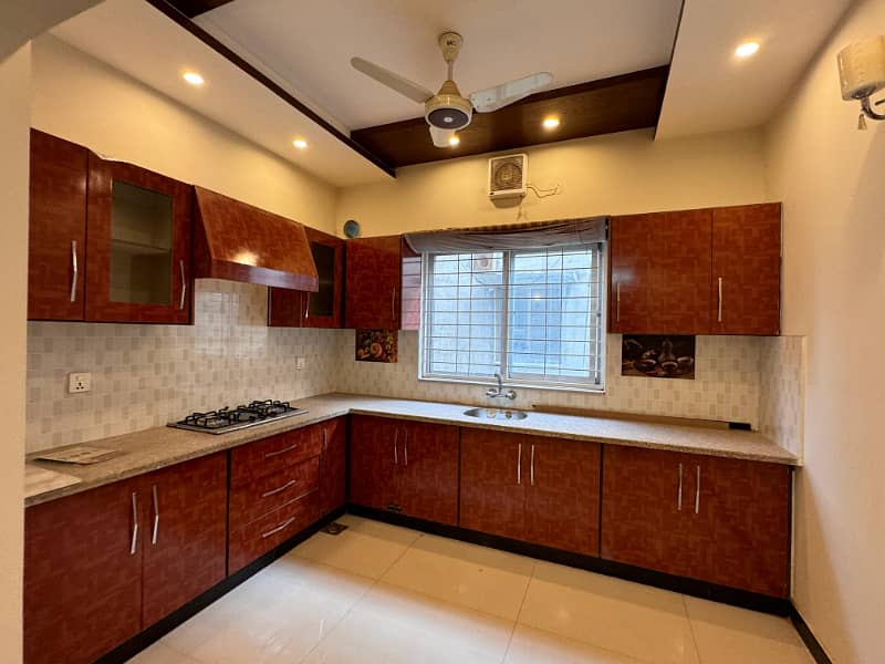 9 Marla most beautiful brand new upper portion for rent in Bahria Town Lahore 7
