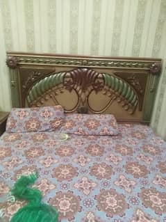 good condition ,king  bed set one side table mirror