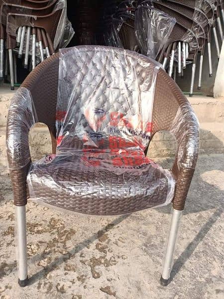 set of 4 plastic chairs with 1 table available at wholesale price 3