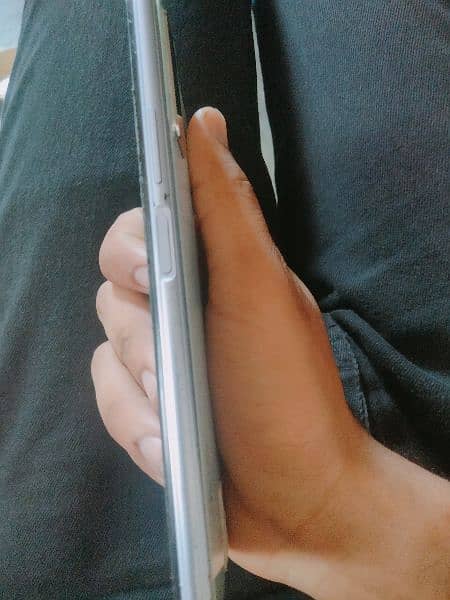 Vivo y20 in best condition with box 3