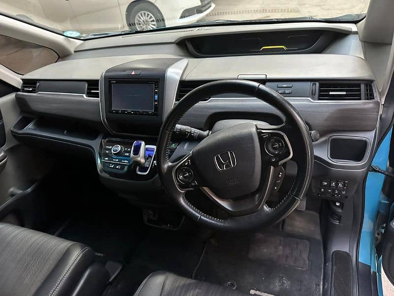 honda freed in good condition 4