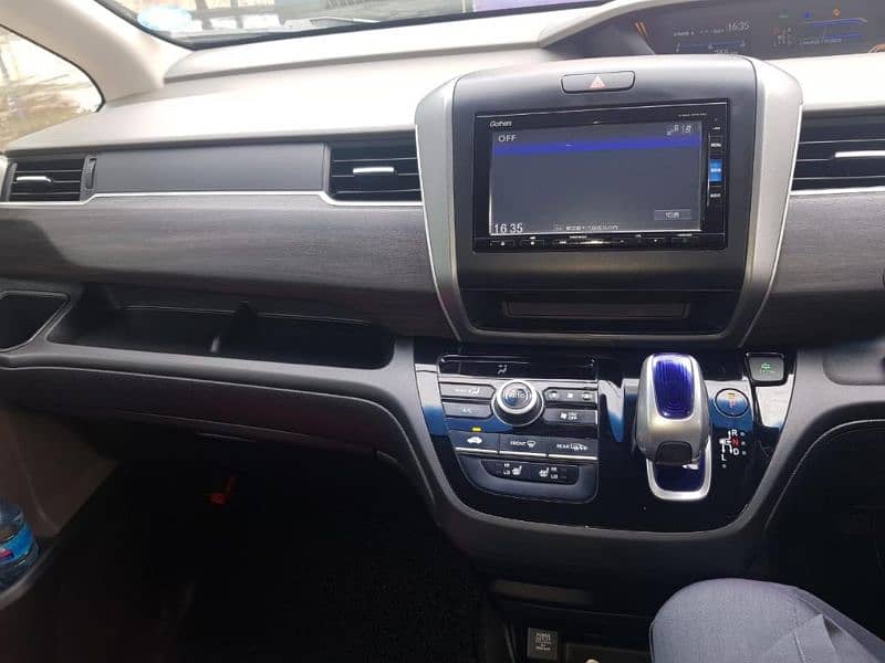 honda freed in good condition 7