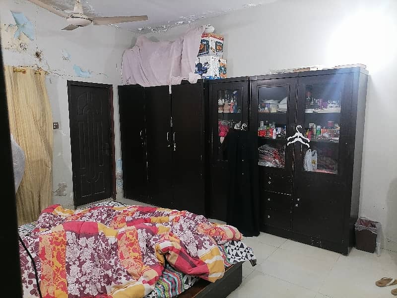 Single Storey 240 Square Yards House Available In Gulshan-e-Iqbal - Block 5 For sale 30
