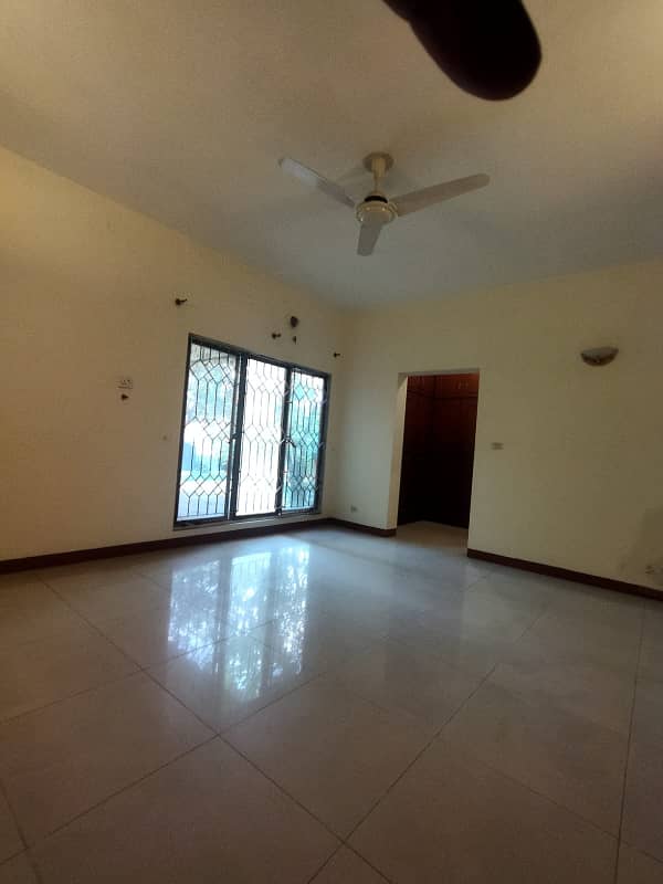 With Basement 5 Beds 2 Kanal Prime Location House for Rent in DHA Phase 5 Lahore 11