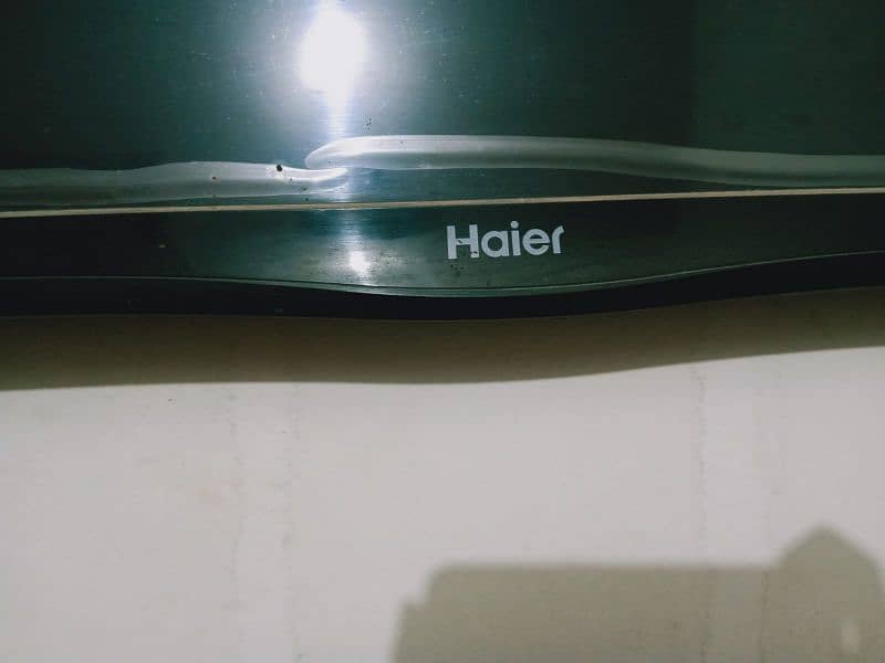 32 inch LED brand haier 1 year Use plastic bhi Nahi utri Hai as seen 7