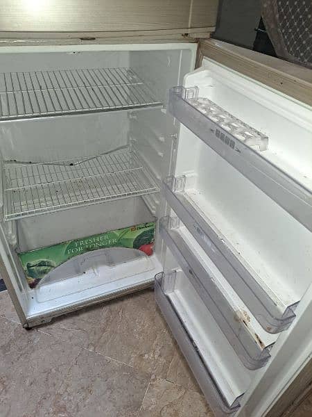dawlance fridge use good condition 3