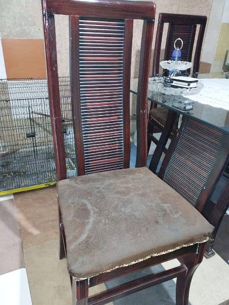 4 chairs dinning table urgent sale 5