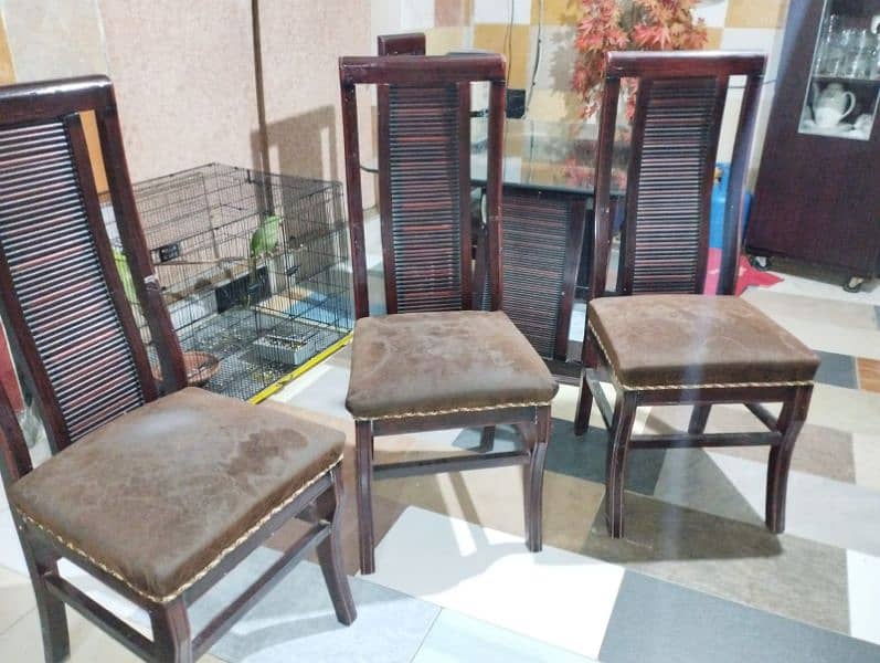4 chairs dinning table urgent sale 6