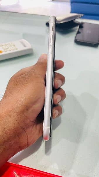 Iphone XR  Non PTA factory unlock newly condition 03091516516 2