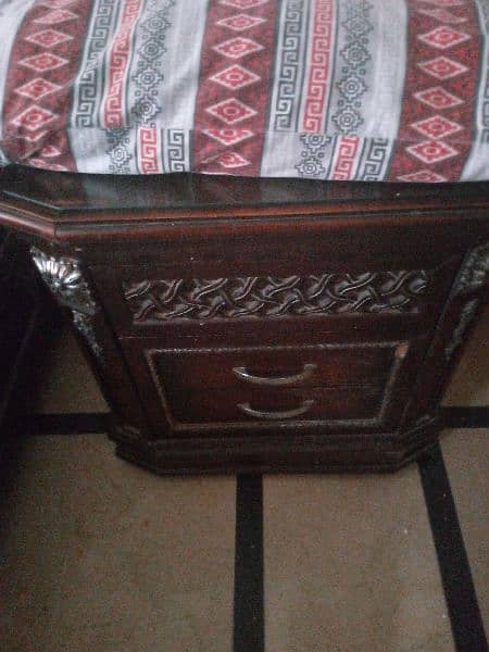 bed dressing side table used Neem polish fo sell 1