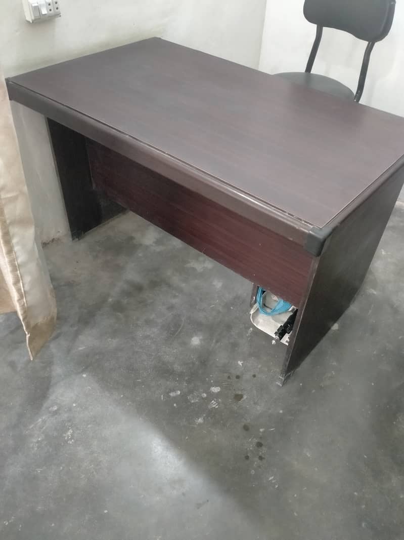 Modern Office Study Table just like brand new hardly used a month 2