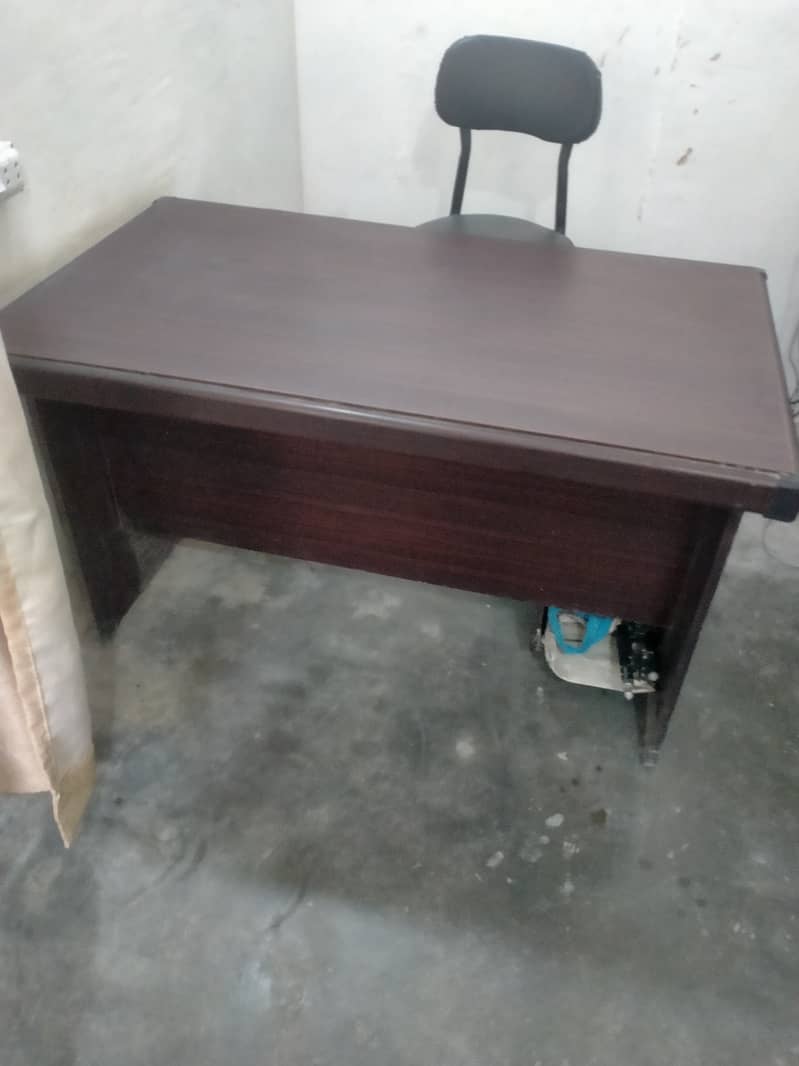 Modern Office Study Table just like brand new hardly used a month 3