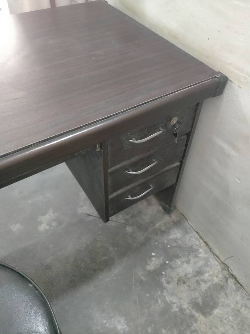 Modern Office Study Table just like brand new hardly used a month 4