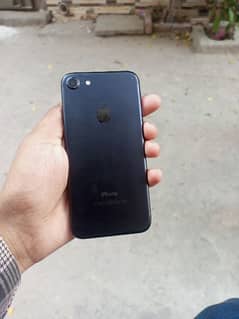 iphoen 7 non pta Battery change hai 03274672074 WhatsApp py masg