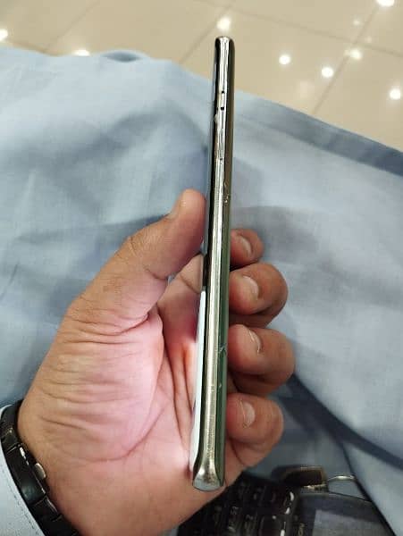 OnePlus 8     8 /128 2