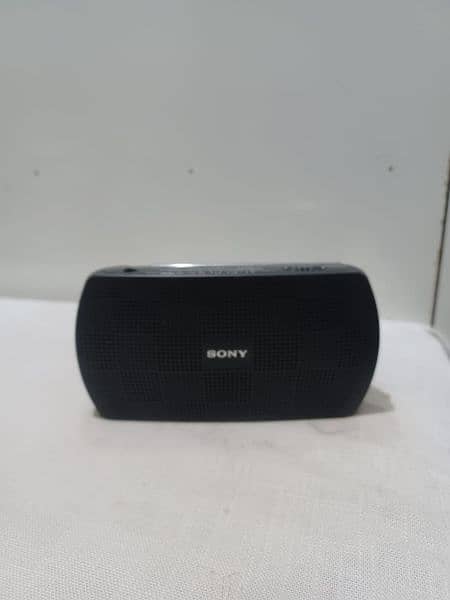 Brand New condition Sony original radio sr18 fm and  am radio 1