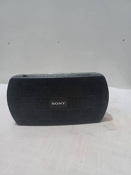 Brand New condition Sony original radio sr18 fm and  am radio 3