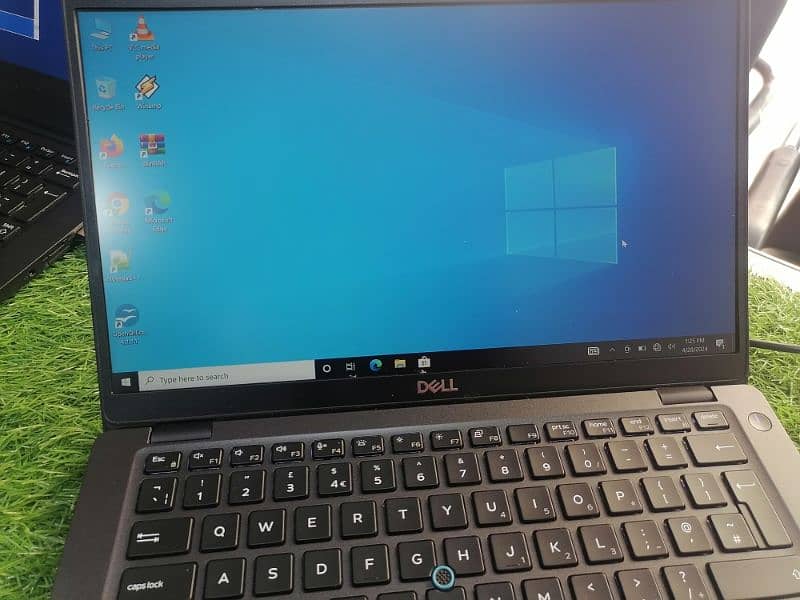 Dell 5400 i7  8th gen with touch screen 1