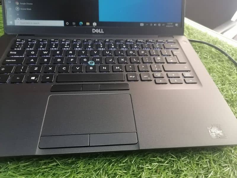 Dell 5400 i7  8th gen with touch screen 3