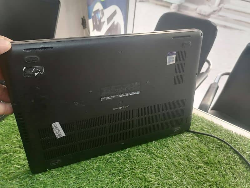 Dell 5400 i7  8th gen with touch screen 4