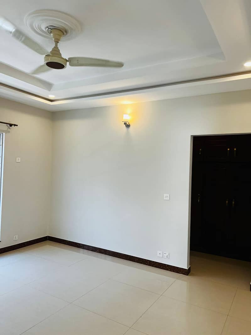 40 80 (14 marla) UPPER PORTION AVAILABLE FOR RENT IN G-13 3