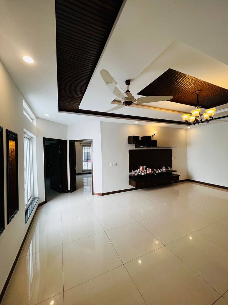 40 80 (14 marla) UPPER PORTION AVAILABLE FOR RENT IN G-13 5