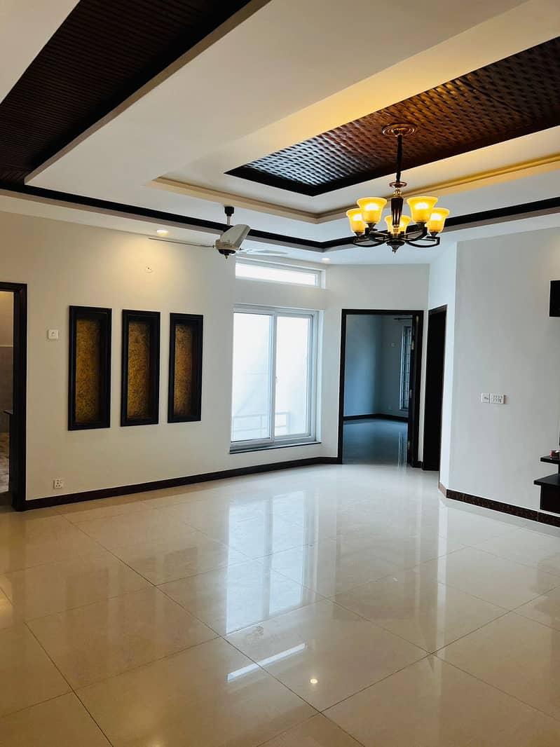 40 80 (14 marla) UPPER PORTION AVAILABLE FOR RENT IN G-13 8