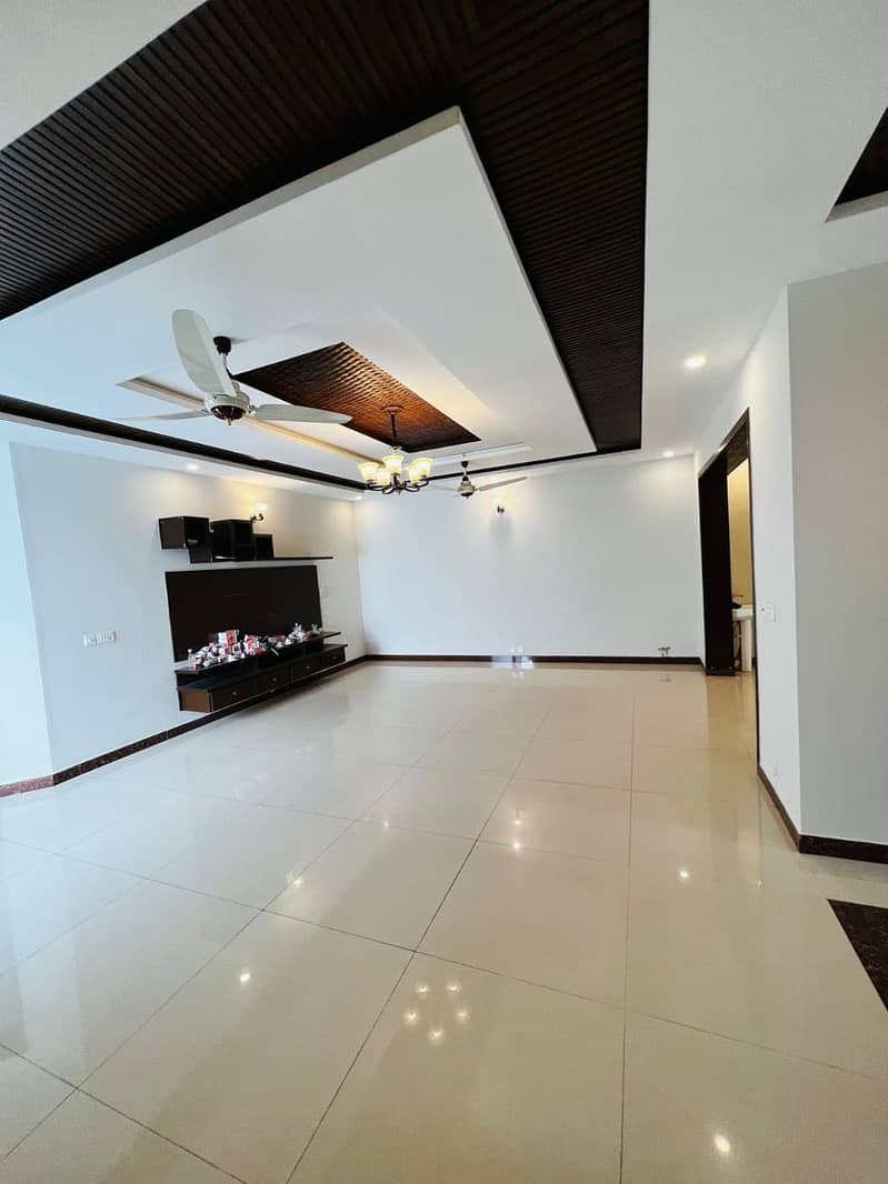 40 80 (14 marla) UPPER PORTION AVAILABLE FOR RENT IN G-13 9