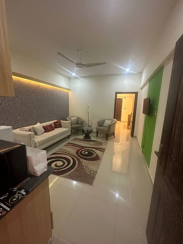 Par day short time one bed furnished apartments available 3