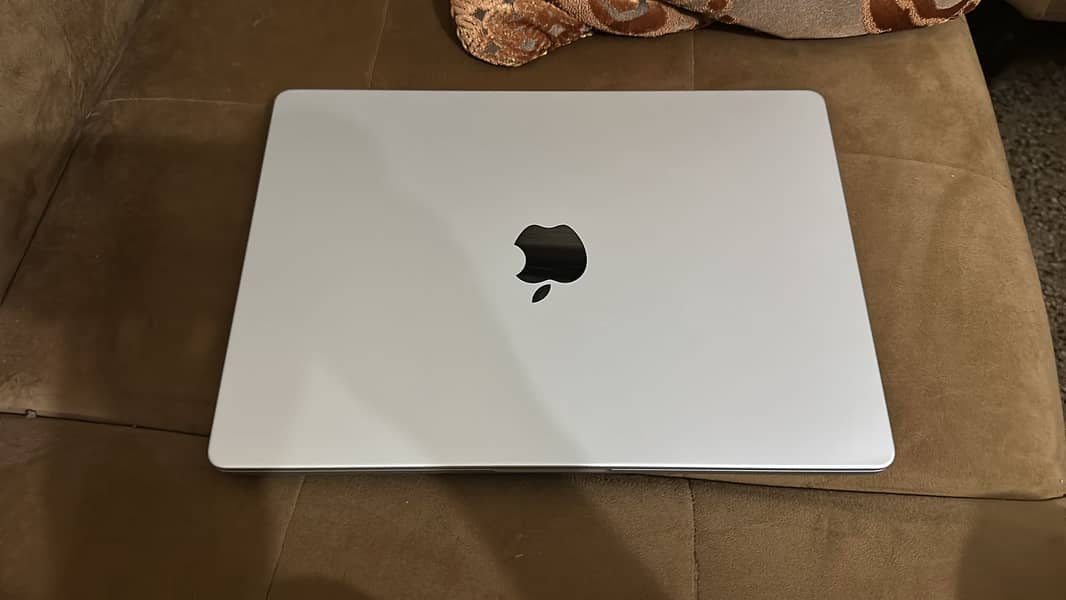 MacBook M1 Max 14-16 inches 64GB, A+ condition 2