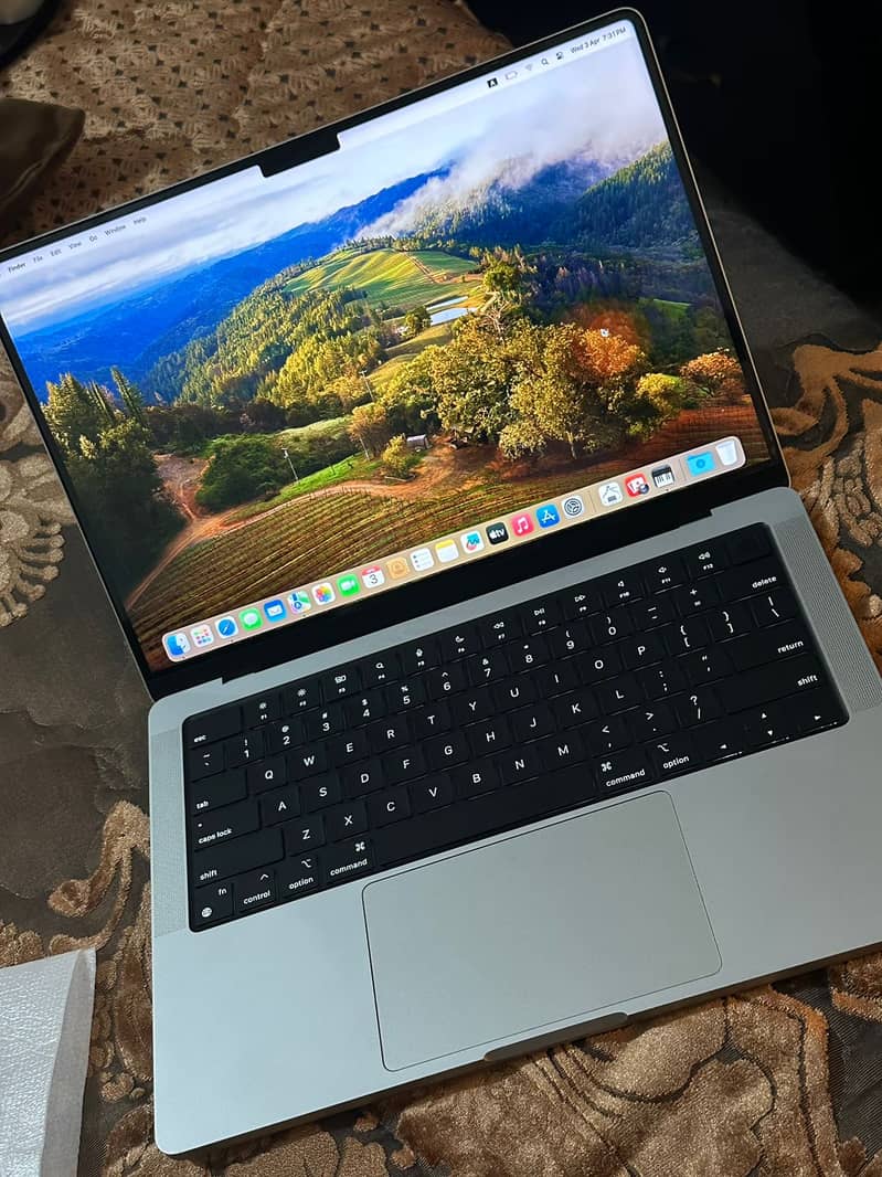 MacBook M1 Max 14-16 inches 64GB, A+ condition 4