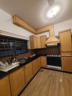wooden work/kitchen cabinets/Wardrobes/Carpenter/Cupboard  used