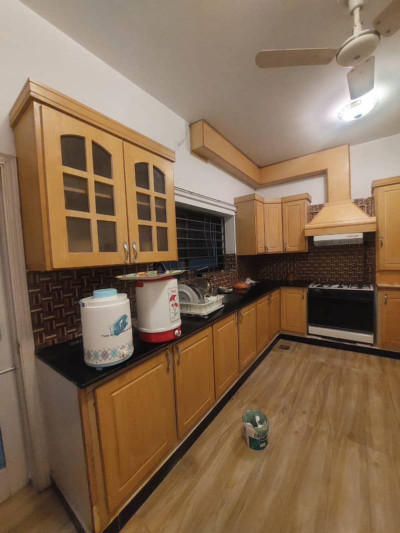 wooden work/kitchen cabinets/Wardrobes/Carpenter/Cupboard  used 4