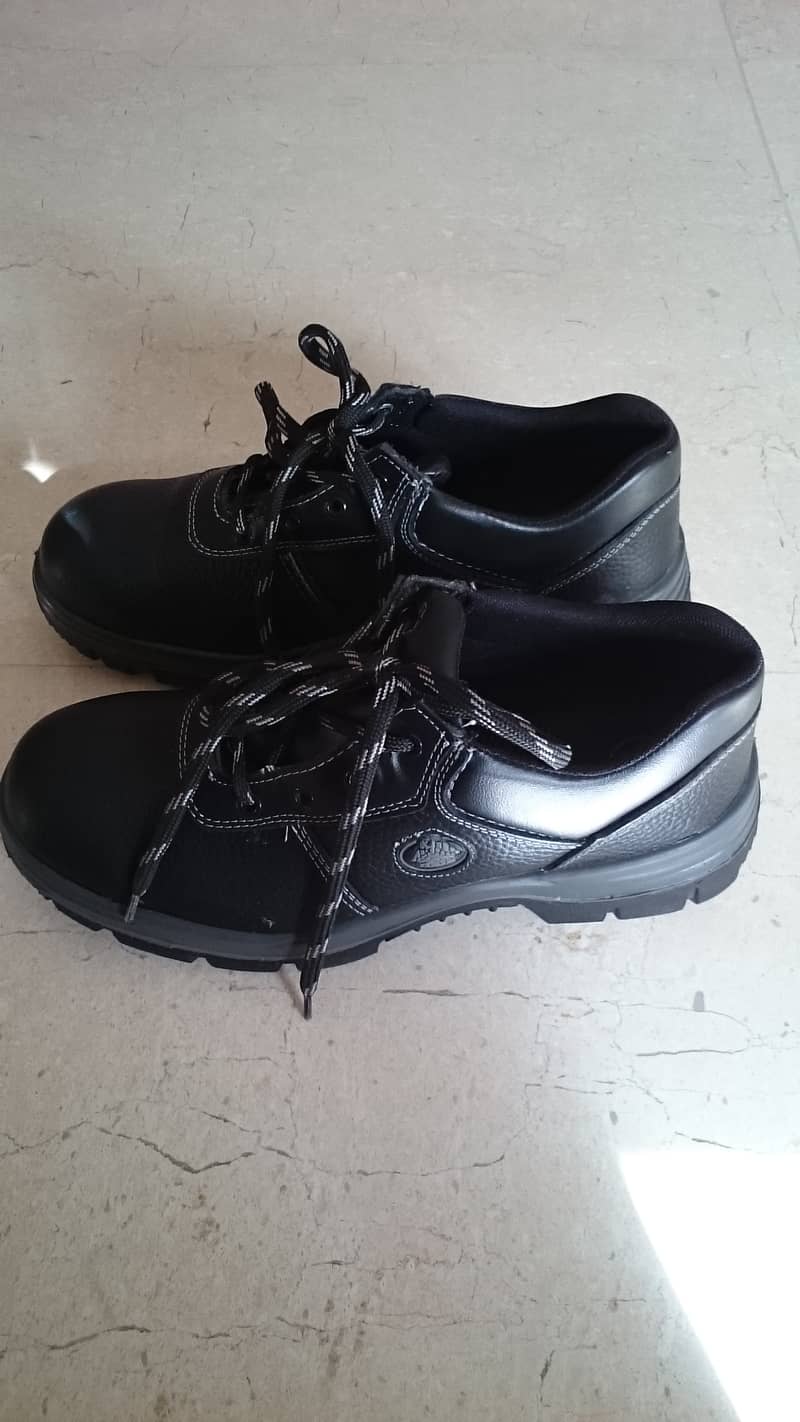 Safety Shoes black boots steel toe BATA 2
